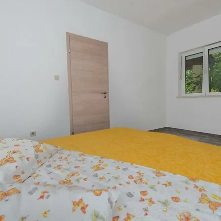 Savar - Ilo Apartman *