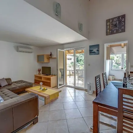 Savar - Ilo Apartman